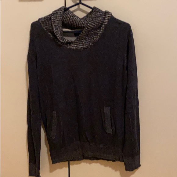Blue sweater with pockets on the front - Picture 1 of 3